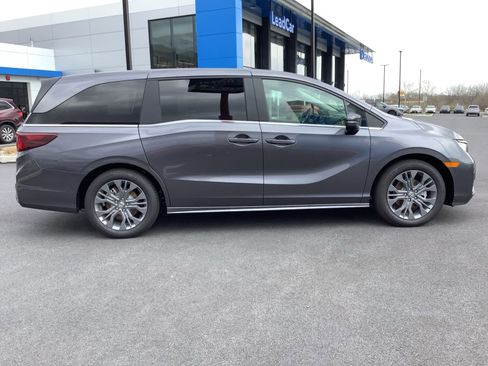New 2026 Honda Odyssey Touring image 7