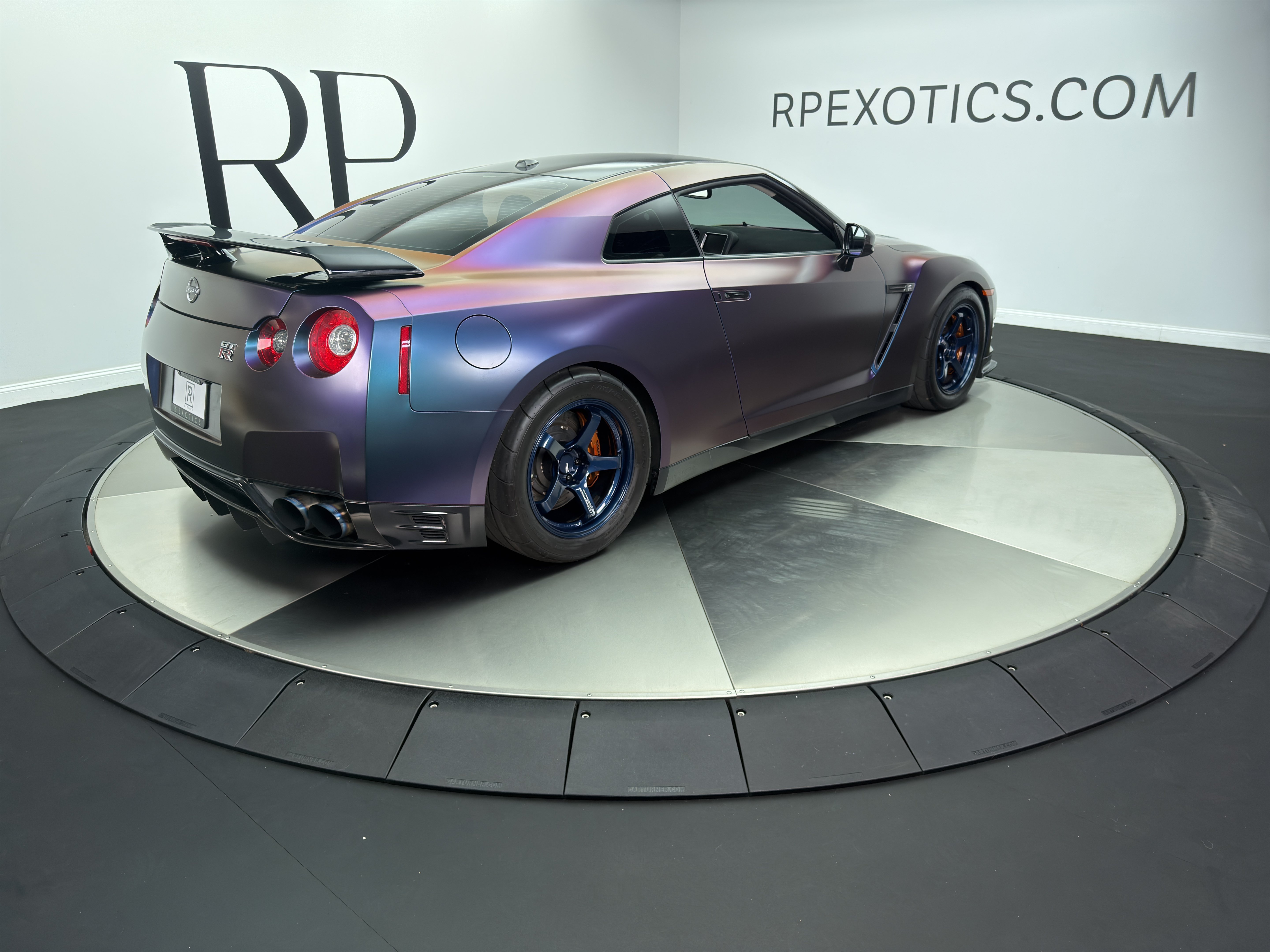 Used 2013 Nissan GT-R Premium AWD/4WD image 6