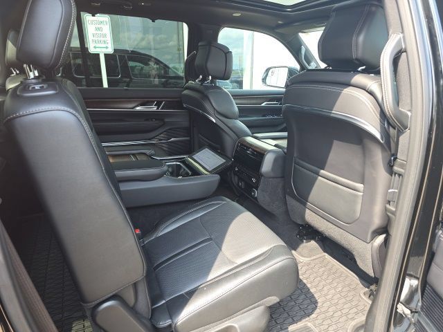 Used 2025 Jeep Grand Wagoneer 4WD image 6