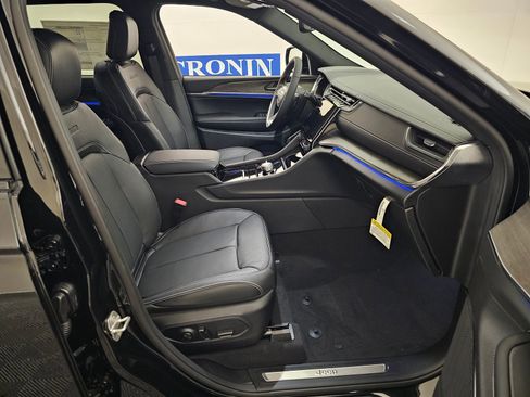 New 2025 Jeep Grand Cherokee Overland image 37