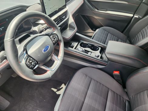 Certified 2025 Ford Explorer ST-Line AWD/4WD image 14