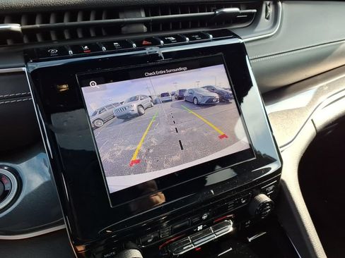 Certified 2023 Jeep Grand Cherokee Altitude AWD/4WD image 15