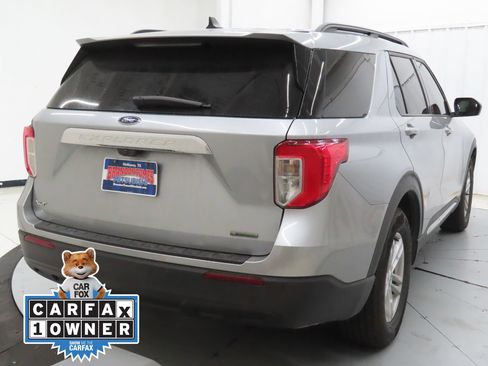 Used 2024 Ford Explorer XLT RWD image 3
