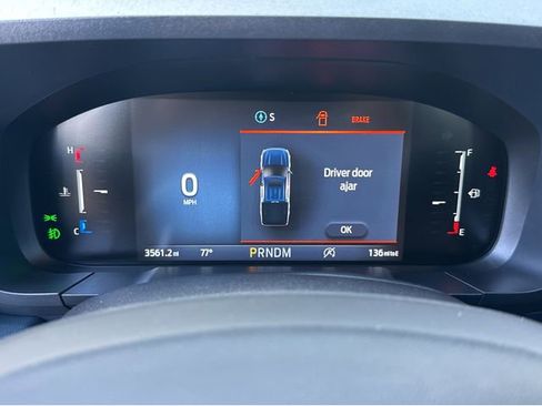 Used 2025 Ford Maverick Lobo image 11