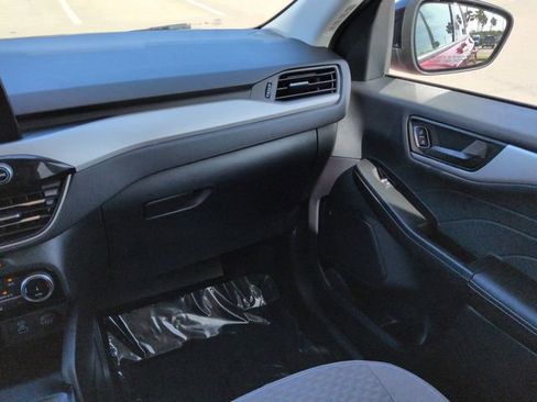 Certified 2022 Ford Escape SE w/ SE Sport Appearance Package image 17