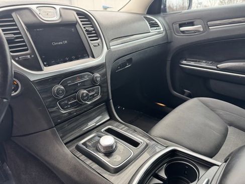 Used 2018 Chrysler 300 Touring w/ Sport Appearance Package image 13