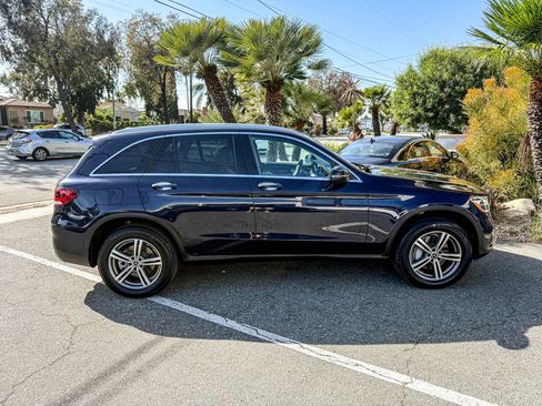 Used 2020 Mercedes-Benz GLC 300 4MATIC w/ Premium Package image 16