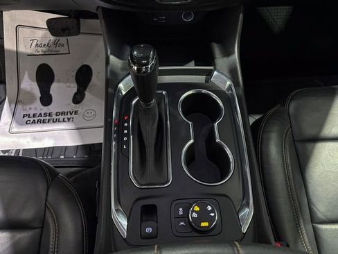 Used 2020 Chevrolet Traverse LT w/ LPO, Midnight Edition image 16