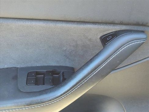 Used 2021 Tesla Model Y Performance image 9