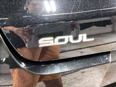 Used 2023 Kia Soul LX w/ LX Technology Package FWD image 38