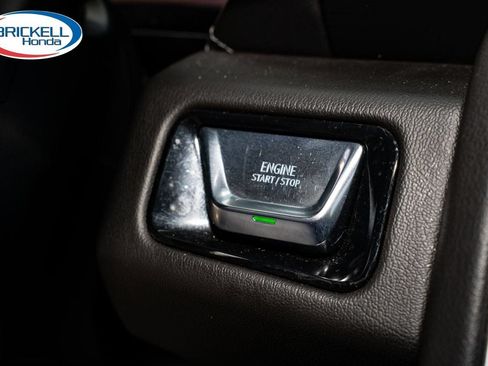 Used 2025 GMC Yukon Denali AWD/4WD image 32