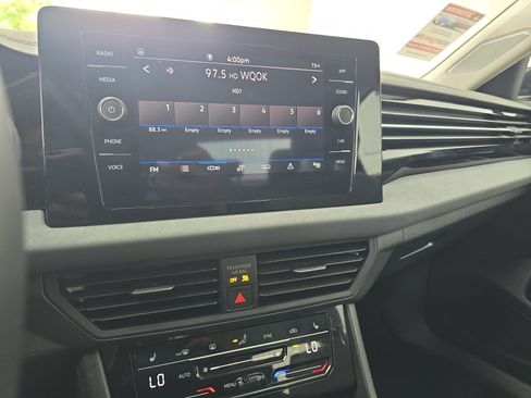 Certified 2025 Volkswagen Jetta SE FWD image 19