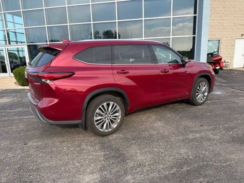 Used 2022 Toyota Highlander Platinum AWD/4WD image 4