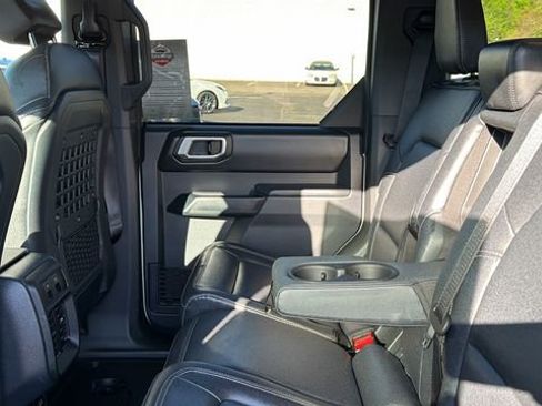 Used 2025 Ford Bronco Badlands w/ Sasquatch Package AWD/4WD image 26