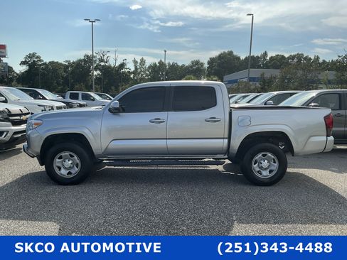 Used 2022 Toyota Tacoma SR w/ SR Convenience Package RWD image 2