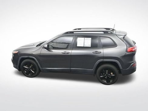 Used 2016 Jeep Cherokee Latitude FWD image 30
