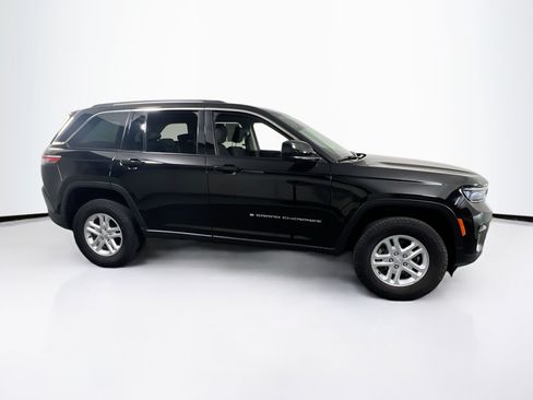 Used 2023 Jeep Grand Cherokee Laredo AWD/4WD image 4
