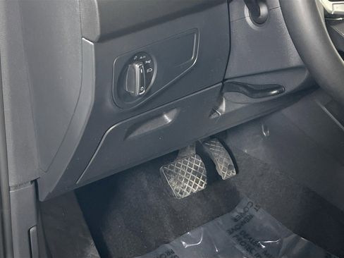 Used 2022 Volkswagen Tiguan SE image 10