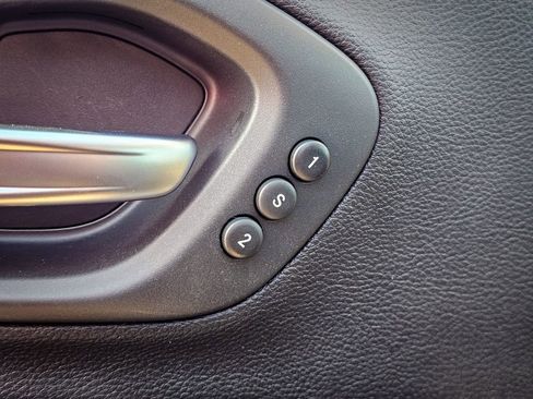 Used 2020 Jeep Cherokee Limited image 10