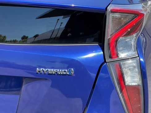 Used 2016 Toyota Prius Three Touring w/ Preferred Accessory Package FWD image 26