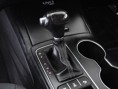 Used 2016 Kia Sorento LX w/ LX Convenience Package image 14