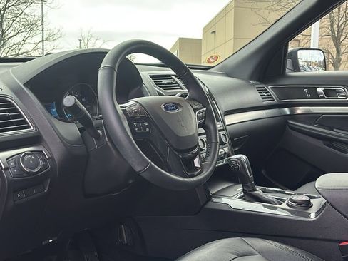 Used 2018 Ford Explorer XLT w/ Equipment Group 202A image 26