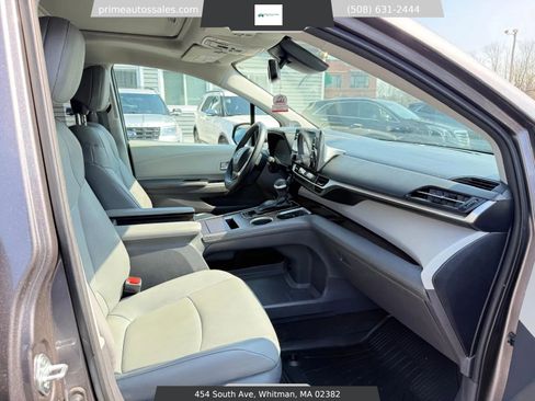 Used 2021 Toyota Sienna XLE w/ XLE Plus Package image 29