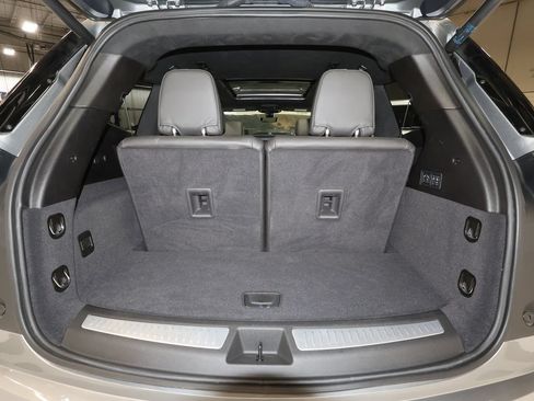 Certified 2025 Cadillac XT6 Sport w/ Platinum Package AWD/4WD image 24