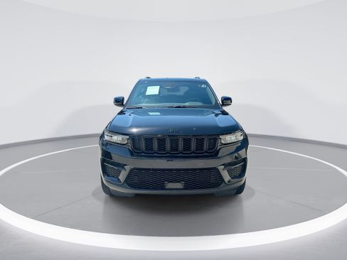 Used 2024 Jeep Grand Cherokee Altitude AWD/4WD image 3