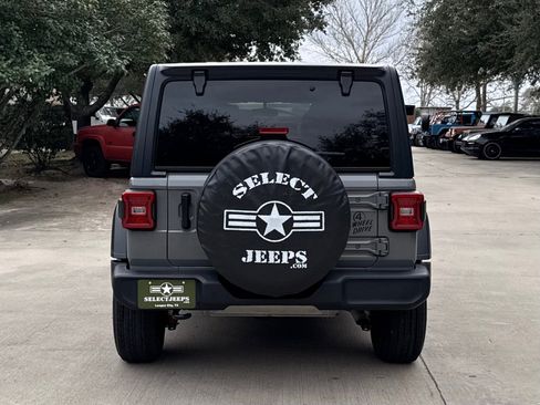 Used 2021 Jeep Wrangler Willys image 10