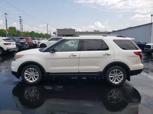Used 2014 Ford Explorer XLT w/ Equipment Group 202A FWD image 9