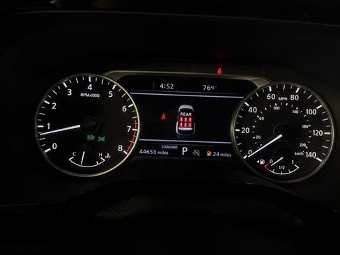 Used 2024 Nissan Pathfinder SL FWD image 17