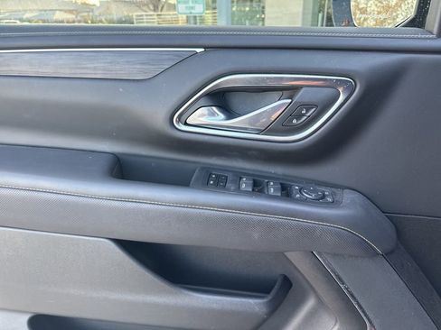 Used 2023 GMC Yukon XL SLT w/ SLT Premium Package image 14