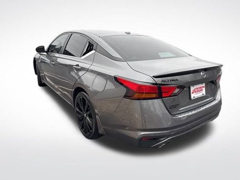 Used 2022 Nissan Altima 2.5 SR w/ Midnight Edition Package image 3