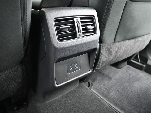 Used 2021 Nissan Rogue SV image 17