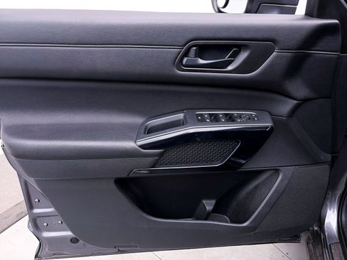 Used 2024 Nissan Pathfinder SV w/ SV Premium Package image 15