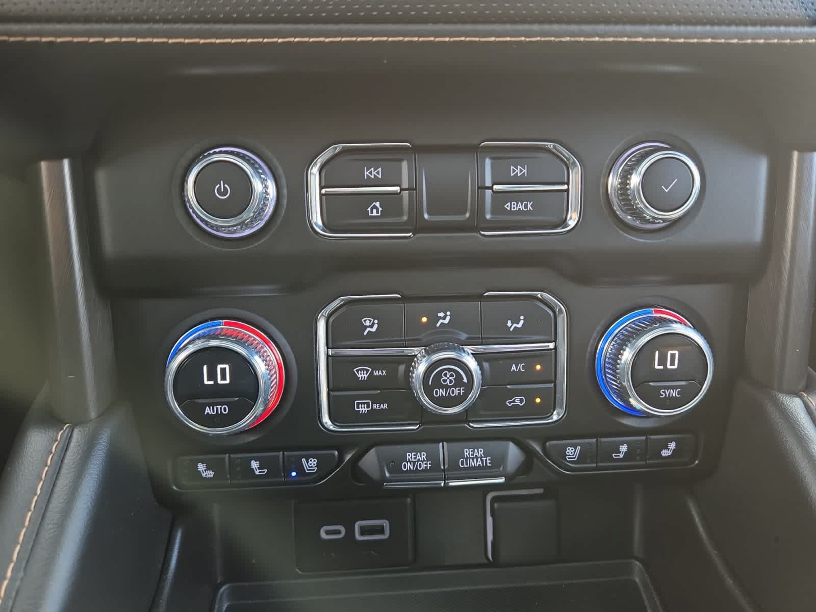 Used 2023 GMC Yukon AT4 w/ AT4 Premium Package AWD/4WD image 58