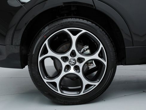 New 2025 Alfa Romeo Tonale AWD/4WD image 21