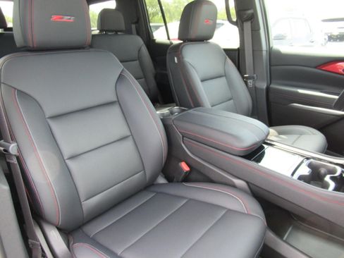 New 2026 Chevrolet Traverse Z71 w/ Enhanced Driving Package AWD/4WD image 9