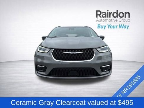 Used 2022 Chrysler Pacifica Touring-L FWD image 2