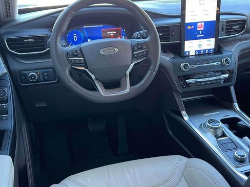 Used 2020 Ford Explorer Platinum w/ Premium Technology Package image 12