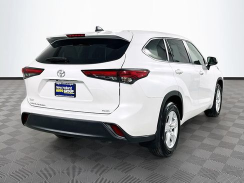 Used 2023 Toyota Highlander L AWD/4WD image 10