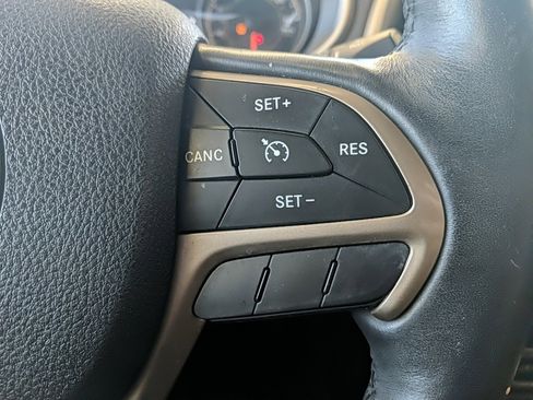 Used 2016 Jeep Cherokee Limited image 17