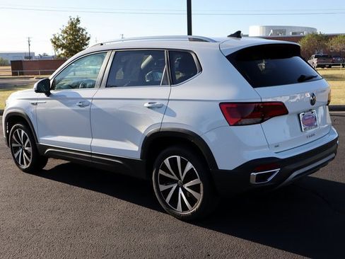 Used 2024 Volkswagen Taos SE image 15