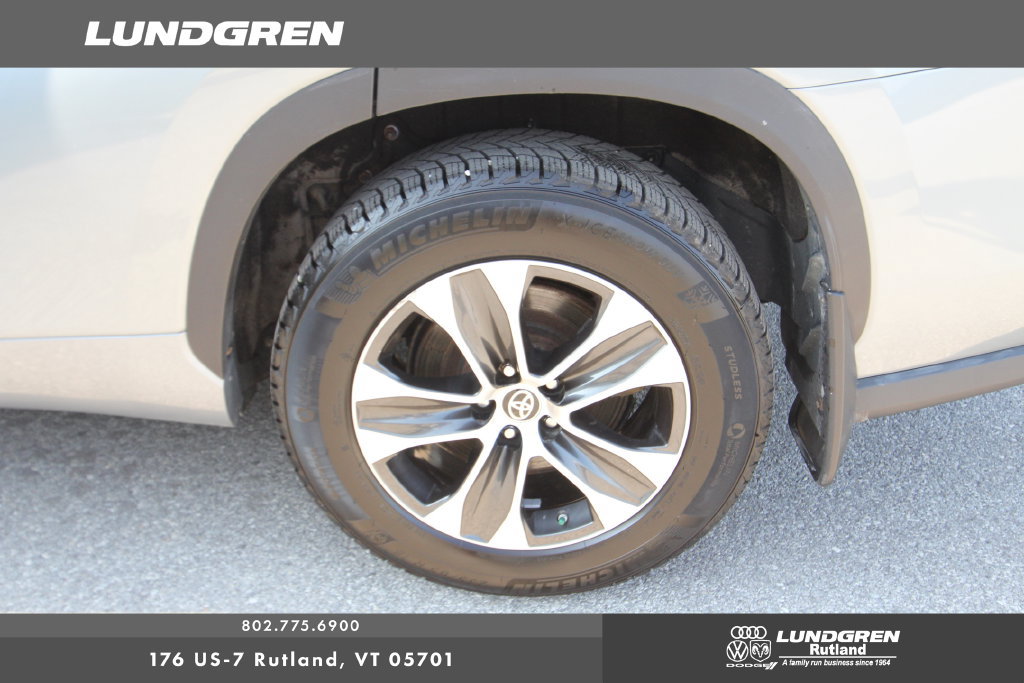 Used 2021 Toyota Highlander XLE AWD/4WD image 13