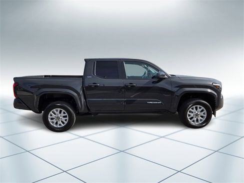 Used 2025 Toyota Tacoma SR5 image 3
