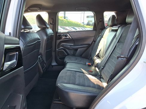 Used 2023 Mitsubishi Outlander SE AWD/4WD image 10