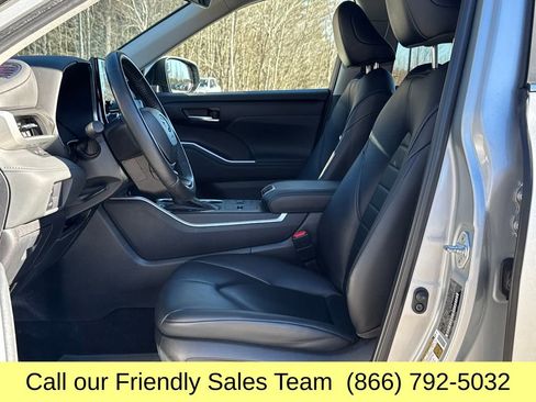 Certified 2023 Toyota Highlander XLE image 11