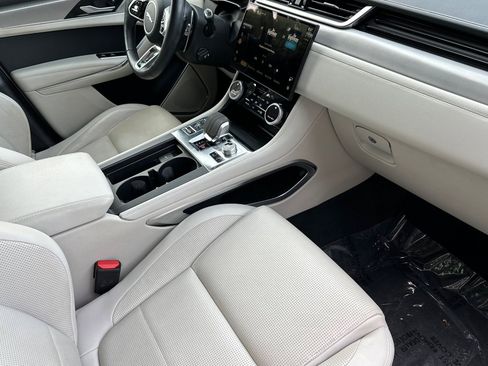 Used 2023 Jaguar F-PACE R-Dynamic S image 32