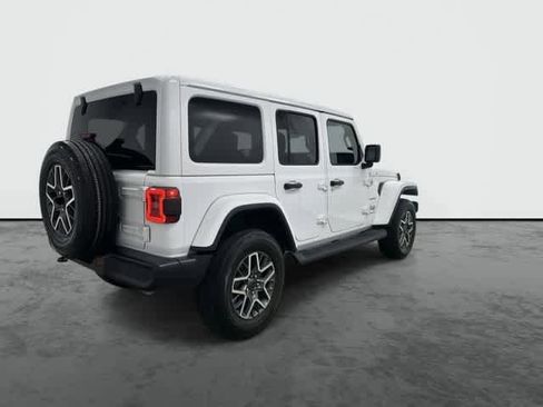 Used 2024 Jeep Wrangler Sahara image 4